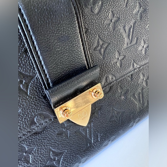 Louis Vuitton Chain Shoulder Bag Monogram
Amnlant Noir SAINT SULPICE PM - Picture 6 of 16